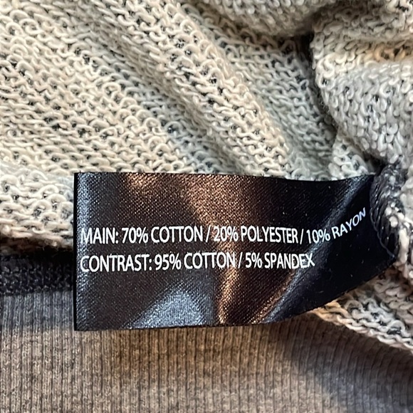 NWT Bloch Ultimate Stretch Active Dance Long Sleeve Gray Crop‎ Top Size Medium - Picture 4 of 7